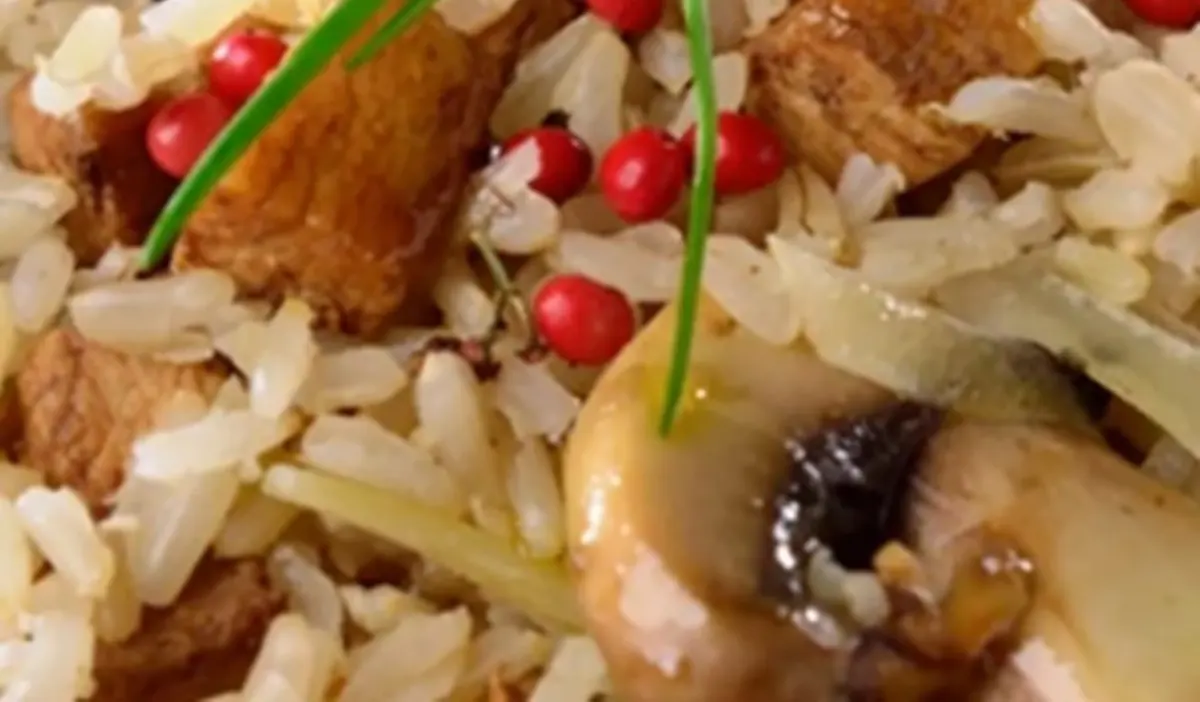 Salada de arroz integral com frango