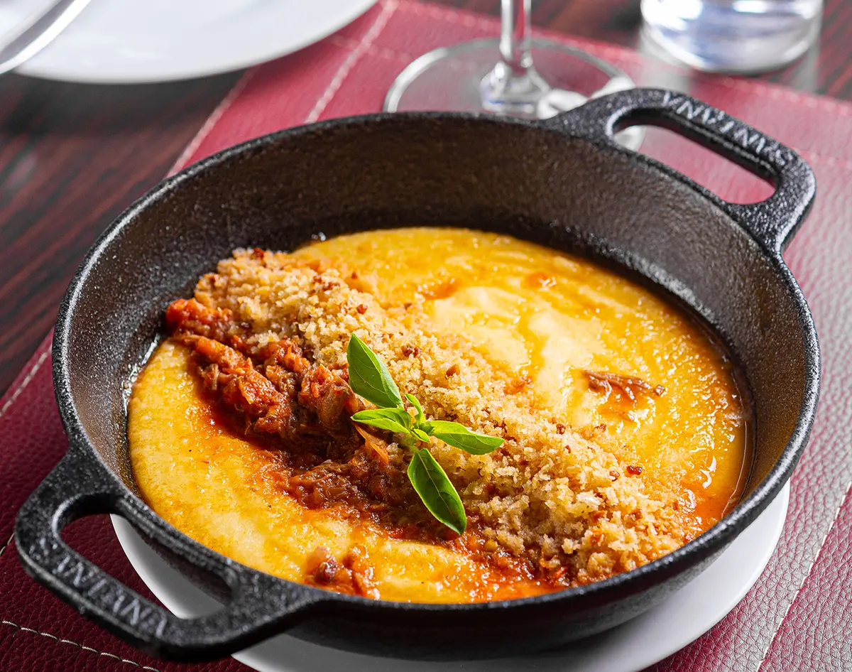 Polenta Cremosa com Ragú de Costela
